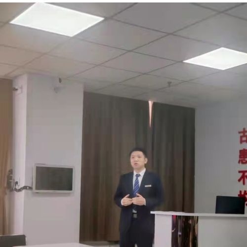 山西均鑫律师王兢喆律师演讲中